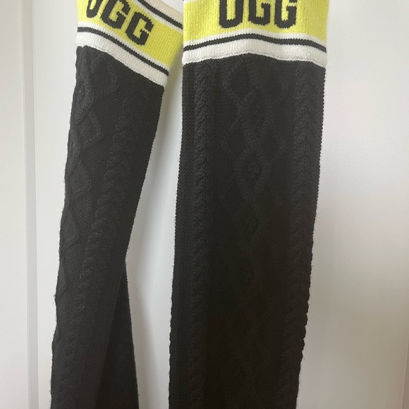 NWOT Ugg Platform Sweater Letter Boots - Size 9 - Picture 3 of 12